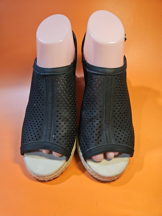 easy street Shoes - Easy Street Wedge Peek Toe Sandals. Size 8 Bin 2